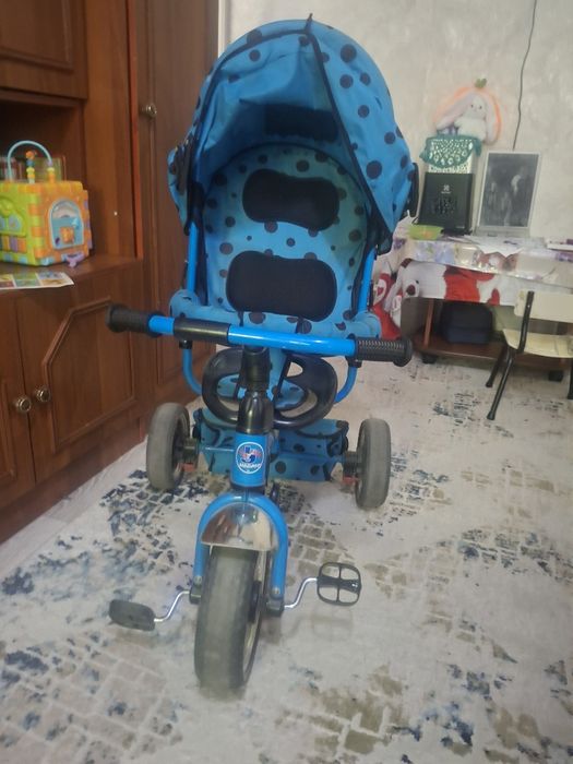 Продам велосипед детский с ручкой.