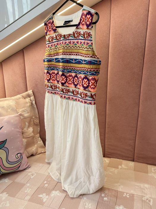 Къса лятна рокля с бродерия