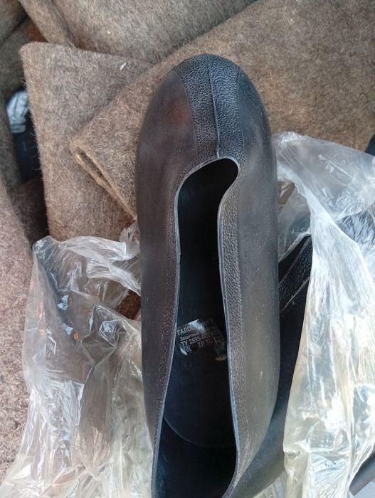 Продам валенки с галошами