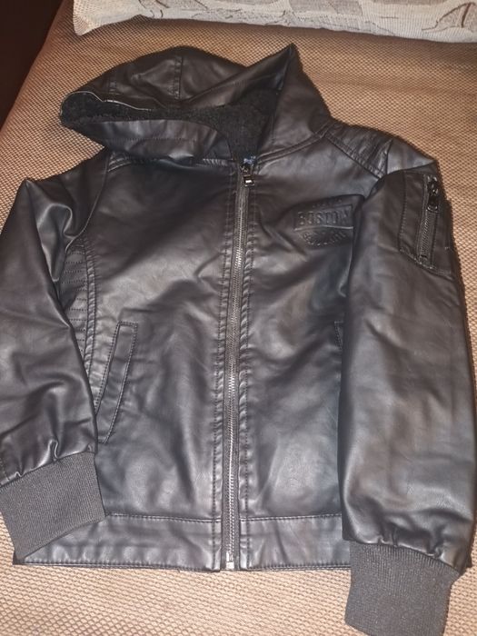 Детско кожено яке 8г.като ново