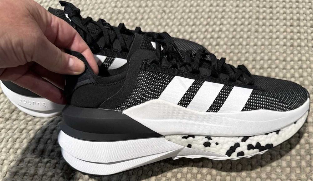 ПРОМОЦИЯТА важи до 25.05.2026 г. - НОВИ маратонки adidas Avryn X