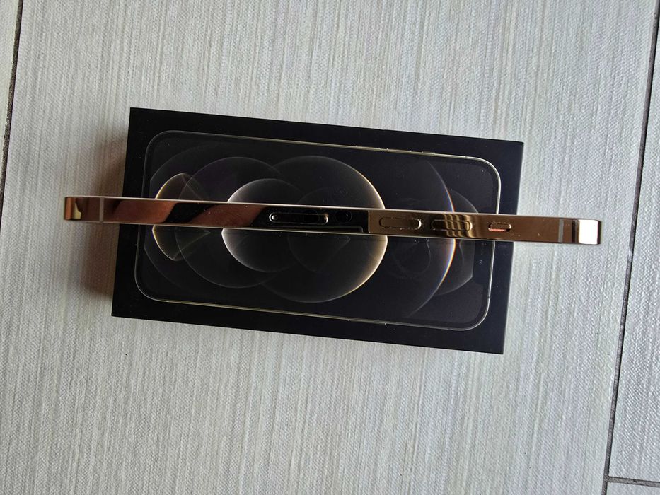 iPhone 12 Pro Max 128GB Gold Перфектен с аксесоари