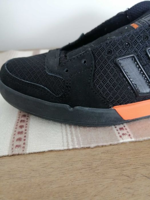 Спортни обувки GLOBE