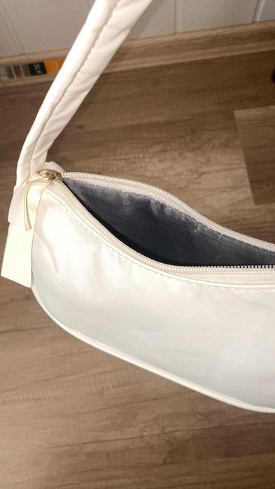 Дамски чантички и раничка