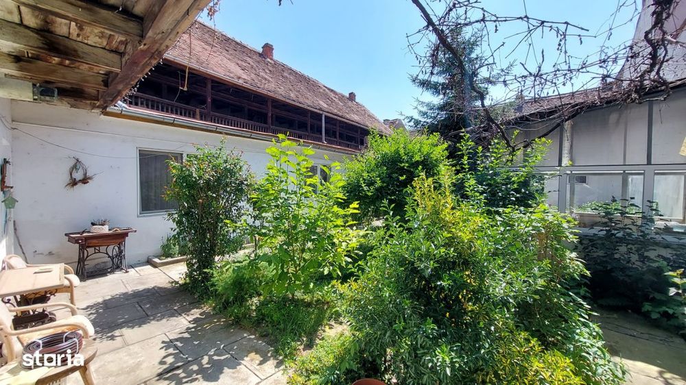 Casa cu 8 camere + 800mp teren Cisnadie zona Centrala