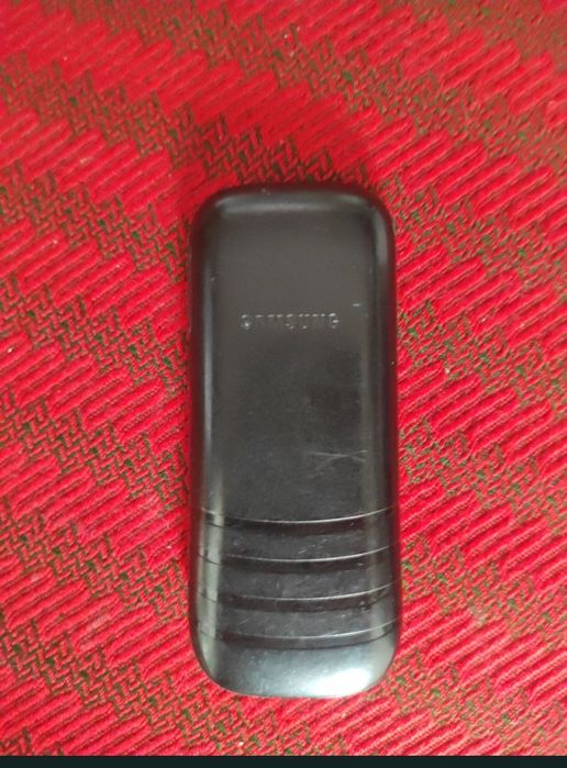 Telefon cu taste, mic, robust si foarte practic