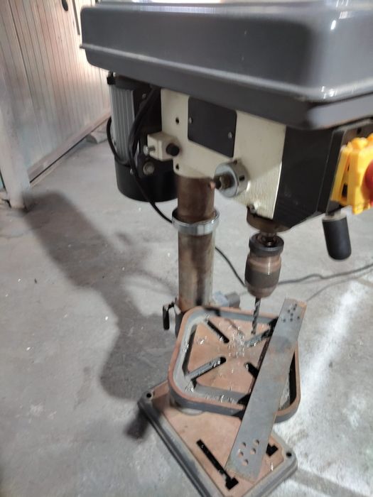 Bormașină cu coloana