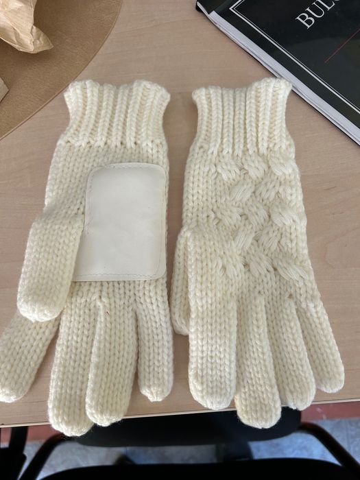 Шал, Ръкавици и пижама