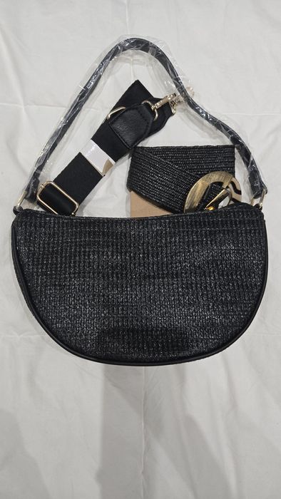 Черна чанта Doca с колан