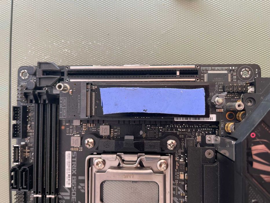 Placa de Baza Asus ROG Strix B650E-I Gaming Wifi - DEFECT -