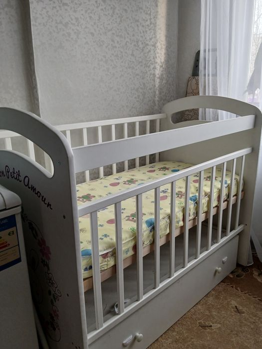 Продам детскую кроватку