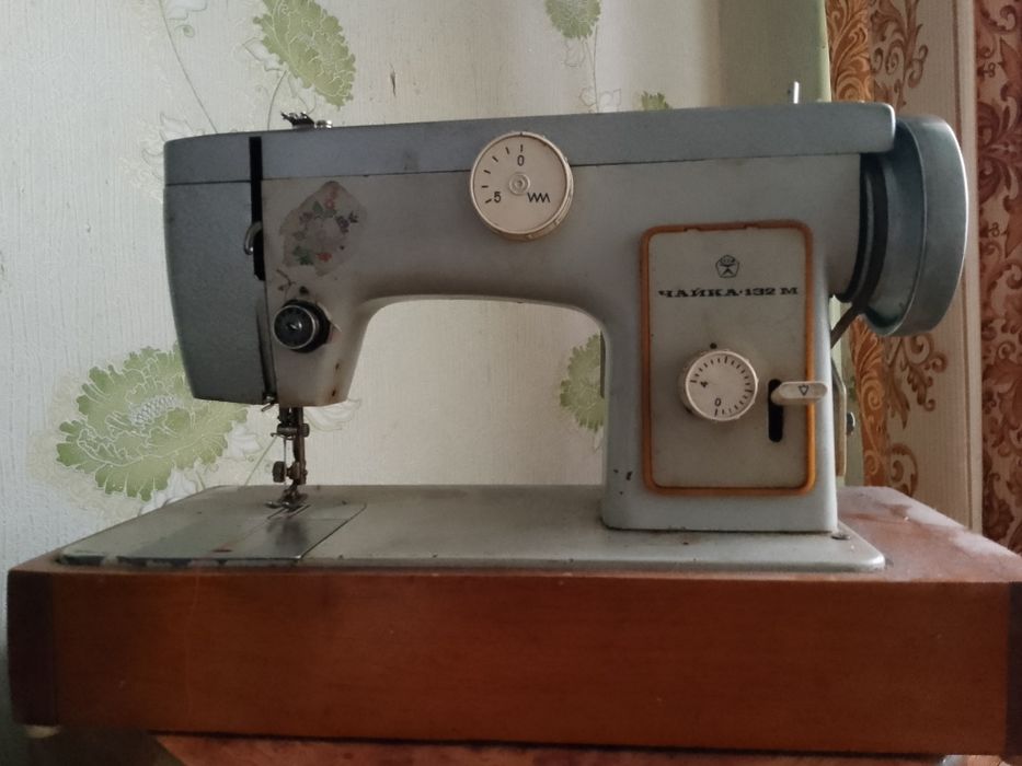 Продам советскую швейную машинку