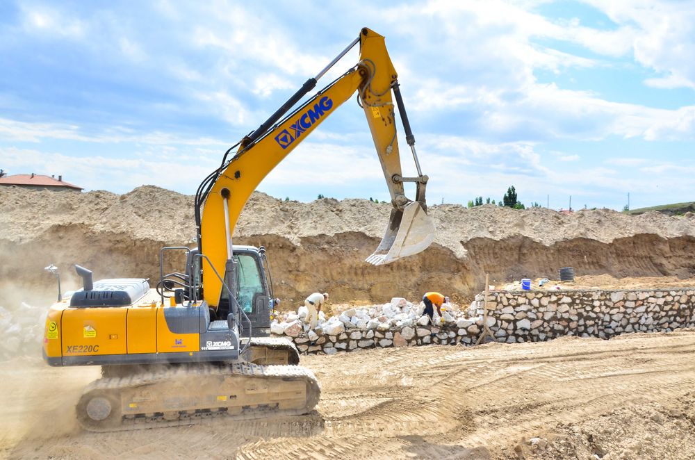 на складе Гусеничный карьерный экскаватор  XE220C   1,2