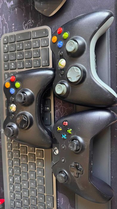 Consola xbox360 + 3 controllere