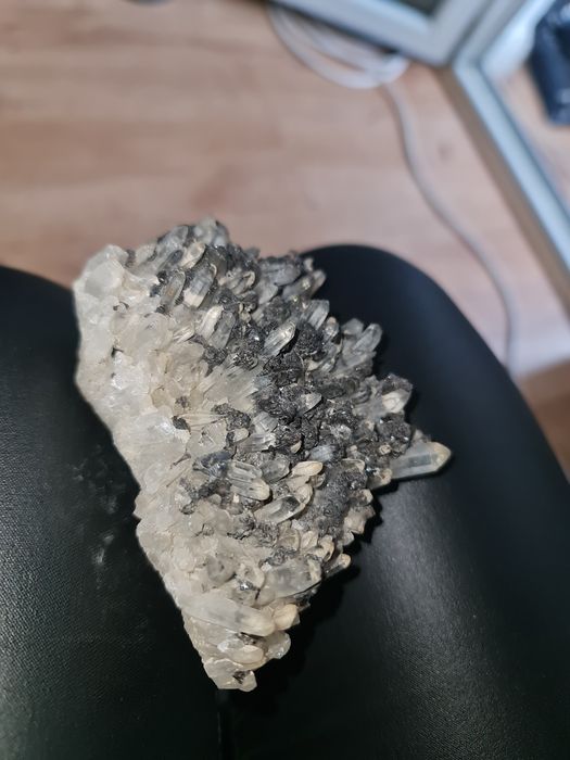 Скъпоценни и полускъпоценни камъчета.