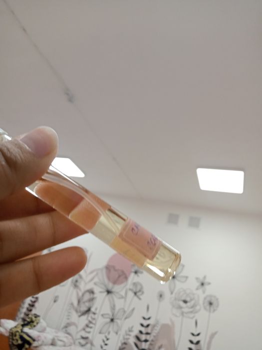 Продам,духи женские