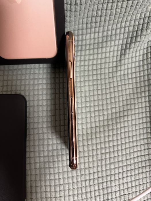 Продам Iphone 11 Pro Gold R/MA