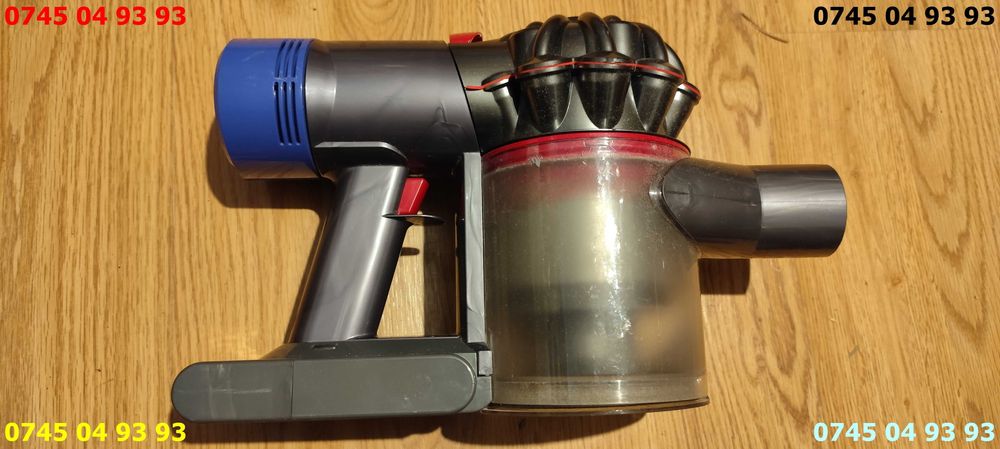 aspirator dyson V8 functional se vinde ca in poze