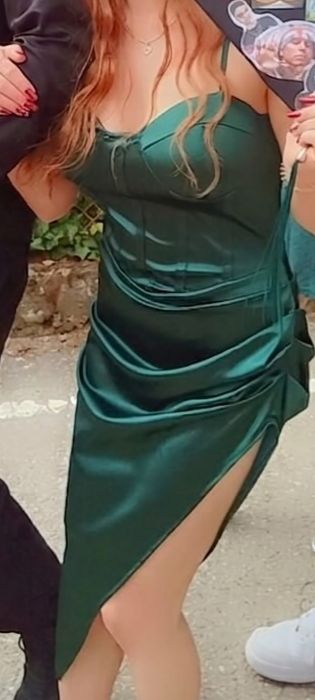 Vând rochie elegantă verde smarald