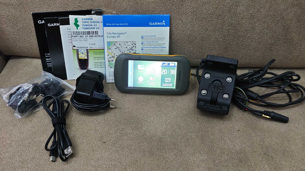 GPS Навигация Garmin Montana 600 със зареждаща стойка RAM монтаж