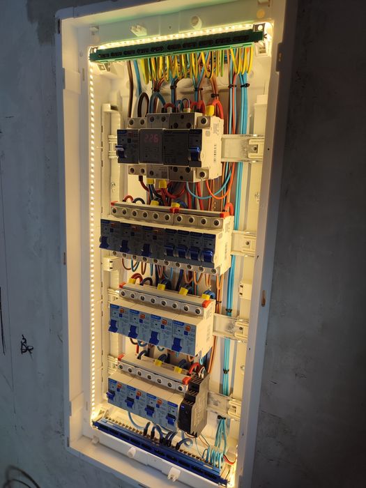 Электрик. Услуги электрика.