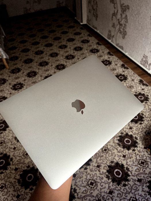 Macbook pro m1 (ideal holatda)