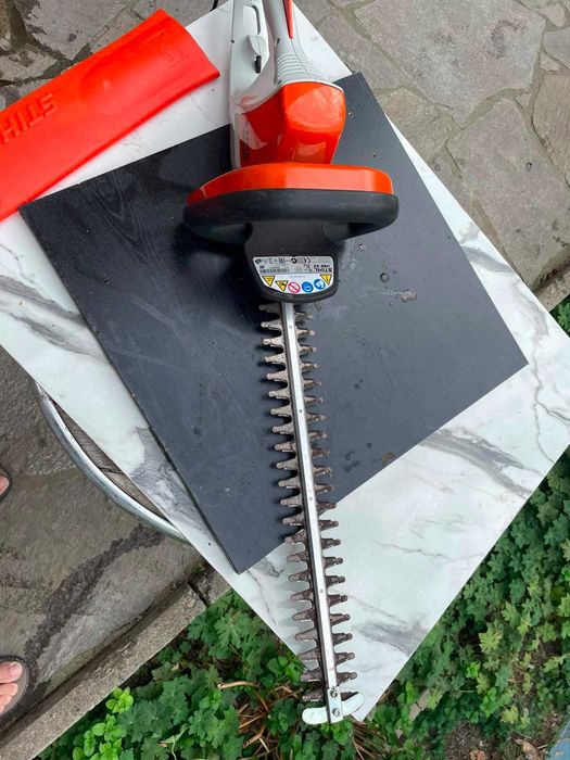 Stihl HSE 42 трион за храсти