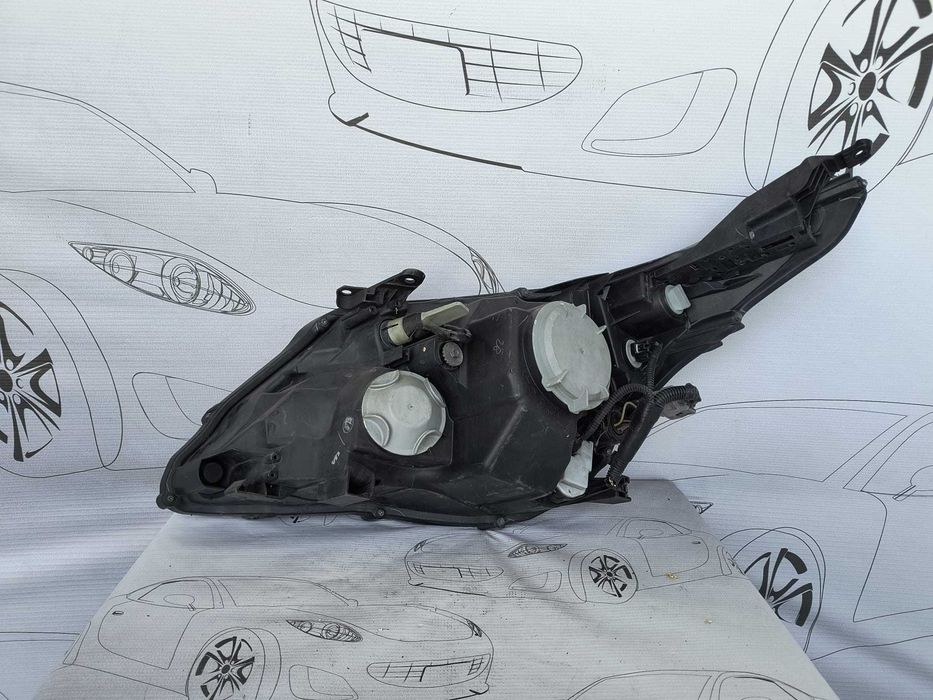 Far Dreapta Uk Cu Lupa Toyota Avensis 2015 / 2015-2018 Cod OEM H296AR-DE (1E1)
