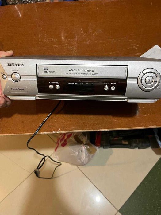 Видеомагнитофон не новый