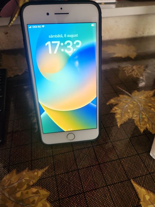 Vând iphone 8 Plus