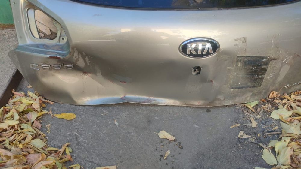 Заднее стекло на Kia Ceed, 2014 год