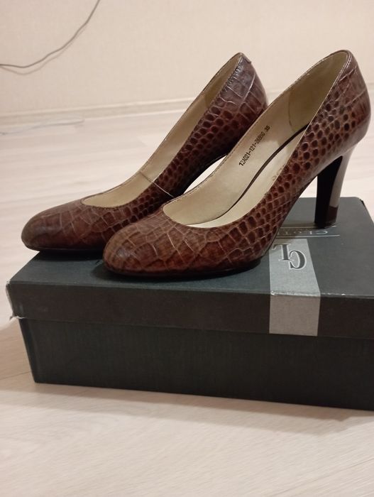 Продам шикарные туфли 35 размера