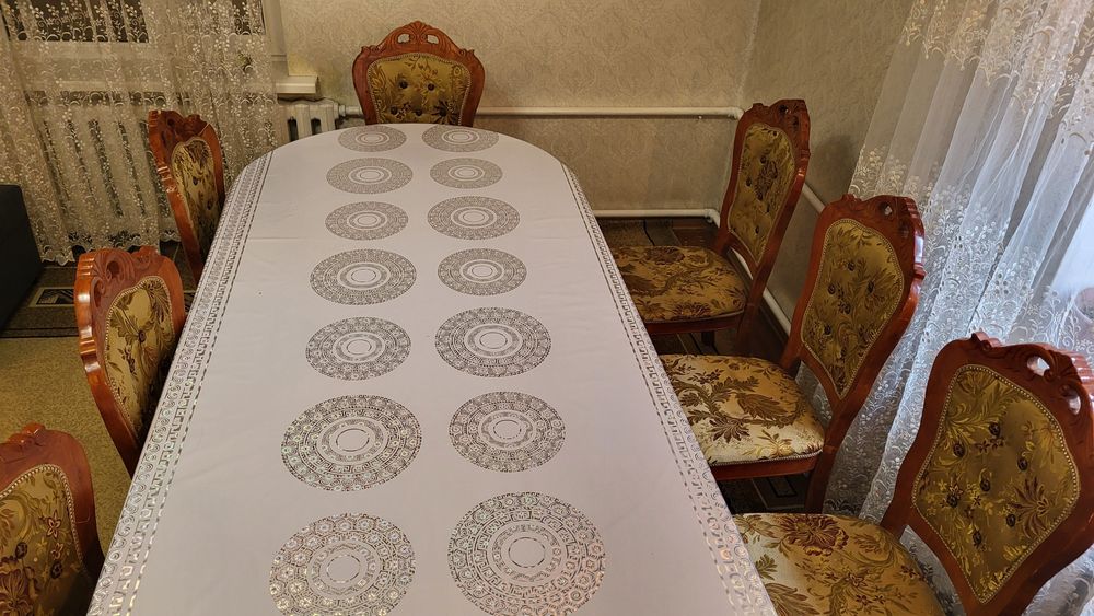 Продам стол для гостиной