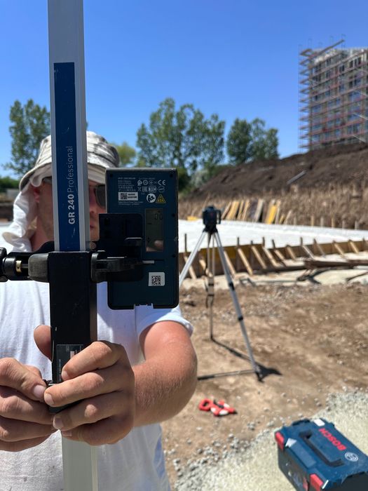 Ротационен нивелир Bosh GRL 300 HV + LR 45