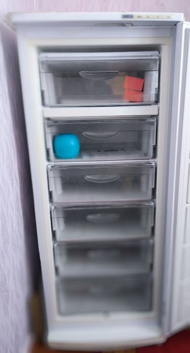 Продам Морозильник