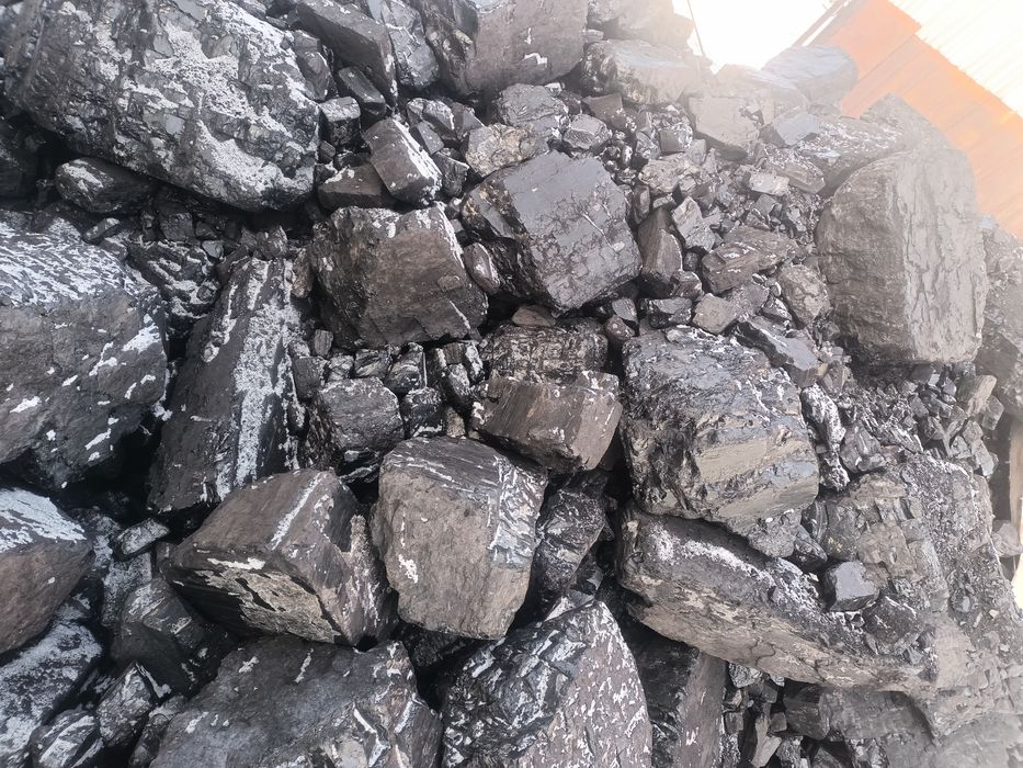 Уголь и дрова в мешках