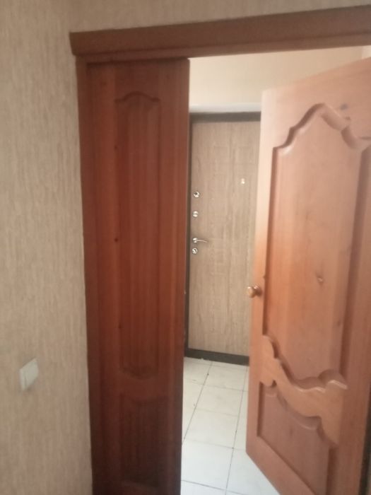 Лестница и дверь из дерево,