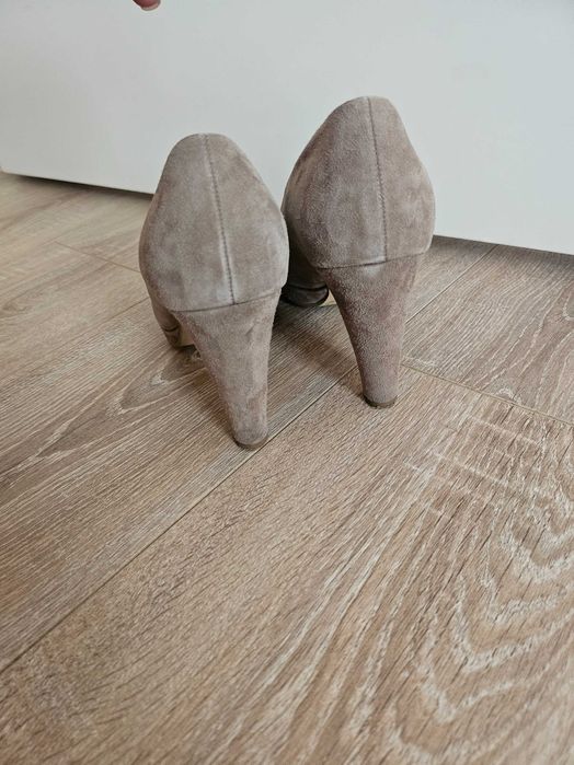 Продам женские туфли