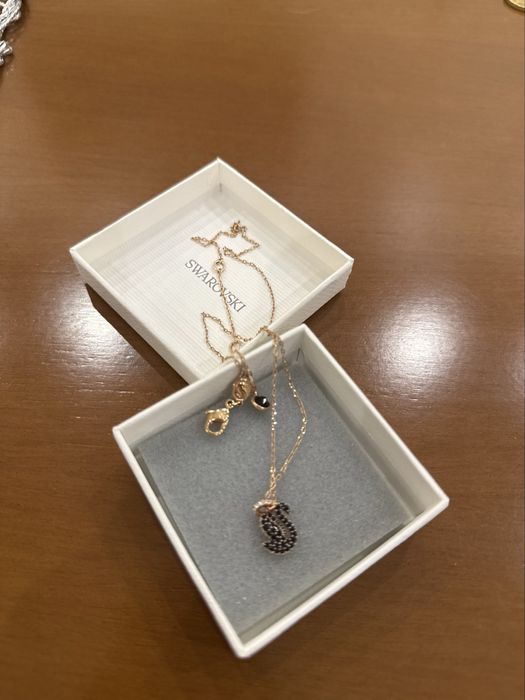 Герданче, swarovski, черен лебед