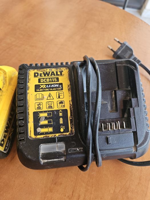 Set dewalt 18v baterie si incarcator