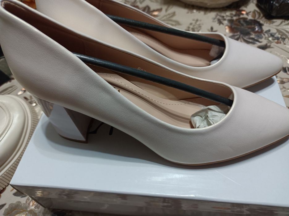 Qizlarga,Yangi oq tufli