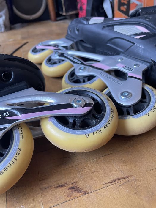 Ролики черно-розовые 36рр