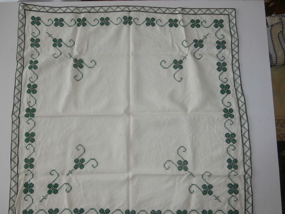 Домашно изработени ретро аксесоари за мебели и други от това време