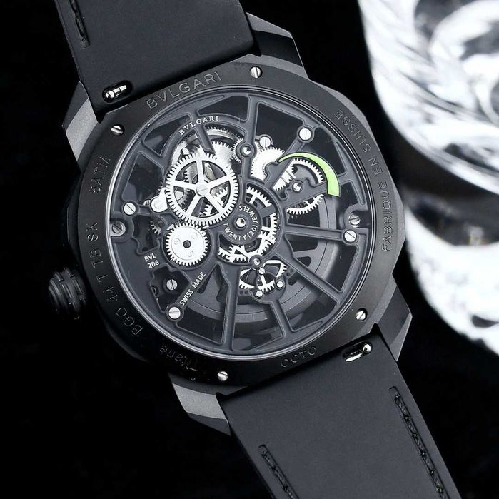 Мъжки часовник BVLGARI Octo Roma с автоматичен механизъм
