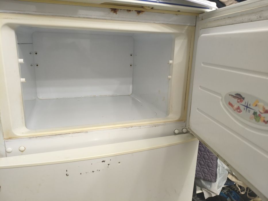 Холодильник двухкамерный