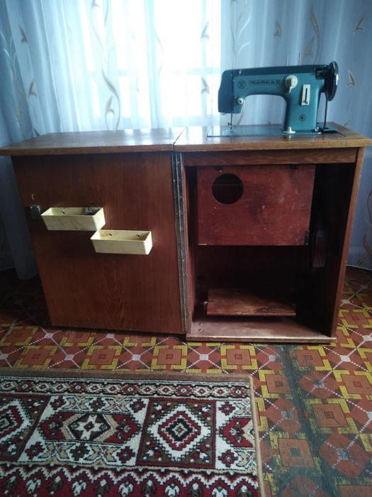 Продам швейную машинку
