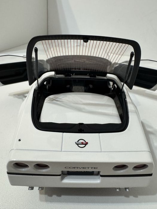 Модель 1/18 масштаб ( AUTOart )