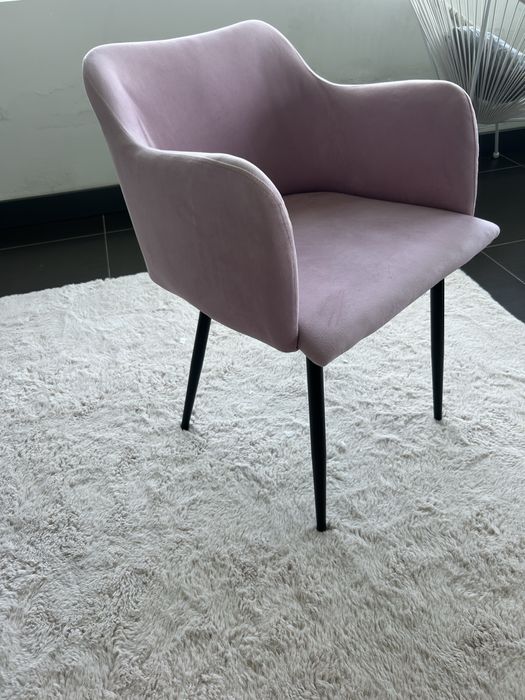 Столове за трапезария . Ползвани 3-4 месеца! 6 броя