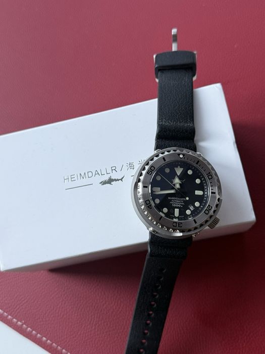 Страхотен мъжки часовник,