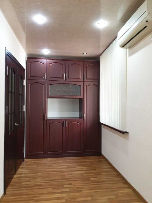 Продается двух-комнатная с ремонтом на первом этаже